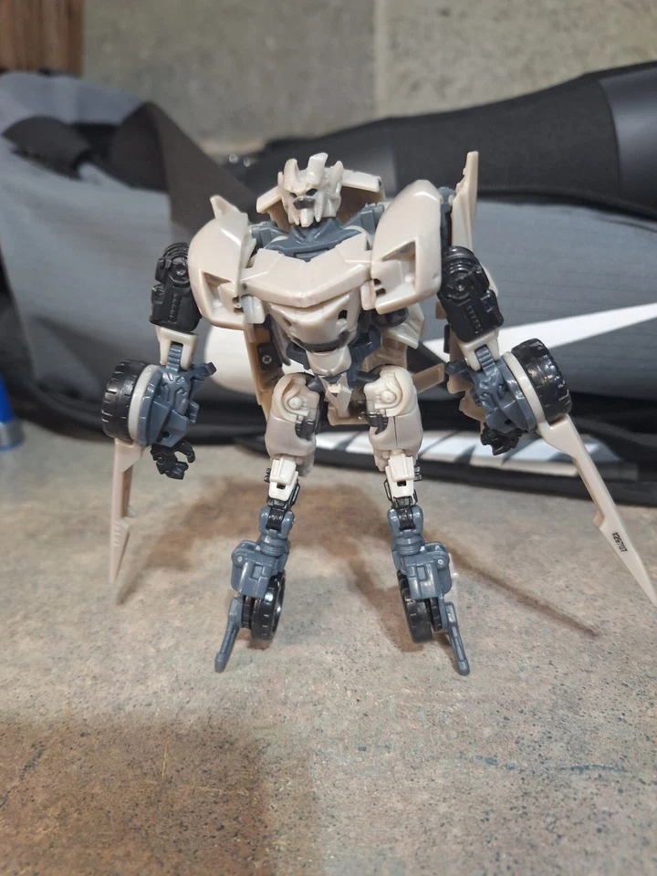 Transformers Dark Of The Moon Deluxe Sideswipe - Image 1 of 4