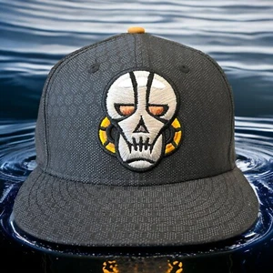 Gorra Dionic Cyborg Sombrero Club Exclusiva 59Fifty Ajustada 7 1\8 Gris Oscuro Peine de Miel - Imagen 1 de 8