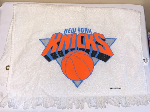NEW YORK KNICKS HAND/FACE TOWEL IN USED CONDITION LENGTH 23" WIDTH 16" Cover