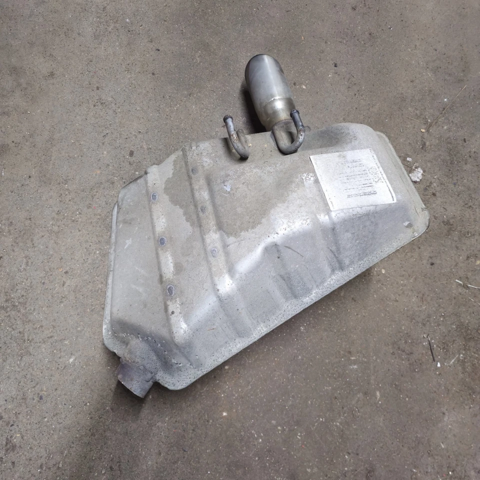 Silenciador de escape trasero del lado del conductor Chevy Camaro 2010 OEM Foto 1 de 4