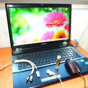 XXL SET Samsung RC730 17 Zoll POWER QUAD Core i7 l SSD Windows 11 l GeForce - Afbeelding 1 van 9