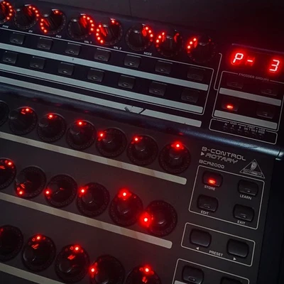 Behringer BCR2000 B-Control Controller MIDI USB - Immagine 1 di 4