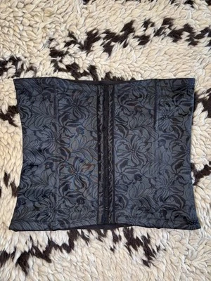 Prendas moldeadoras ajustadoras cintura Maidenform M medianas negras florales Foto 1 de 4