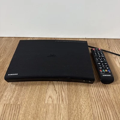 Samsung BD-J5500 Smart 3D DVD Reproductor Blu-Ray + Control remoto + Cable HDMI Estilo curvo Foto 1 de 4