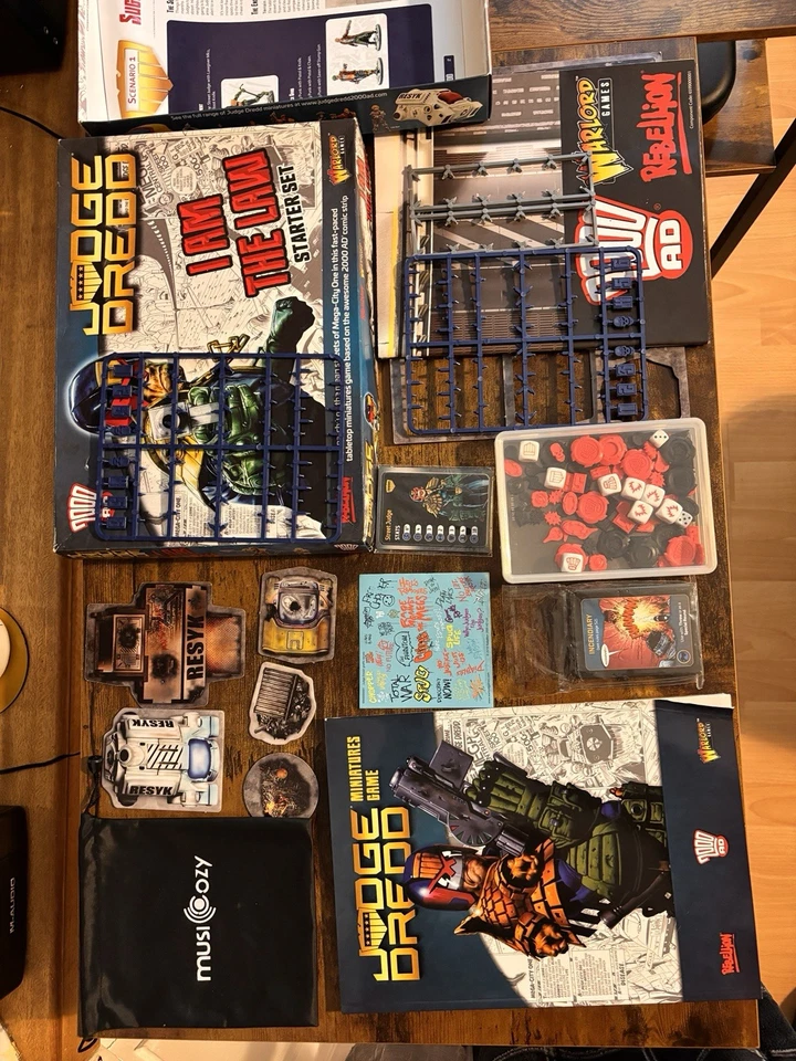 Judge Dredd I Am the Law Game,  Nicely Painted Miniatures, Separate Game Book. - Image 1 of 4