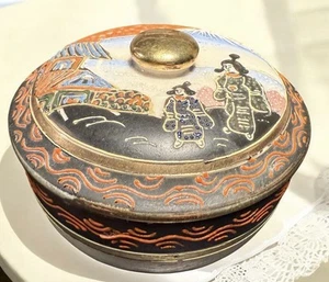 Satsuma Japan Hand Painted Geisha’s @ Mount Fuji Moriage Ca 1920s Taisho Period - Picture 1 of 24