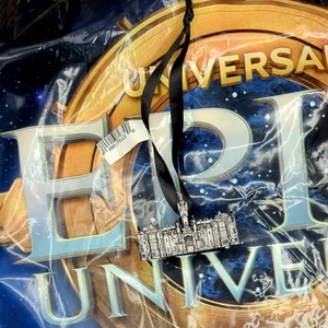 *Ornamento in metallo* Universo epico universale Dark Universe Frankenstein Manor Castle - Foto 1 di 4