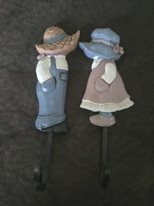 Land Strohhut JUNGE & MÄDCHEN WANDHAKEN Pilger Amish Bauer Mantel Handtuch Aufhänger - Bild 1 von 5