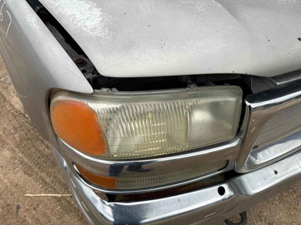 Headlamp Assembly GMC SIERRA 1500 Right 99 00 01 02 03 04 05 06 07 - Image 1 of 1