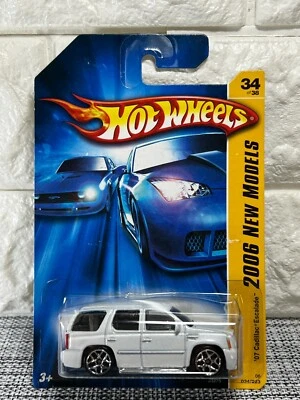 Hot Wheels 2006 Novos Modelos 34 de 38 '07 Cadillac Escalade 034/223 Branco - Imagem 1 de 4