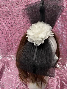 Beautiful Designer White Fascinators Hat Wedding - Formal Races -Brand New - Picture 1 of 1
