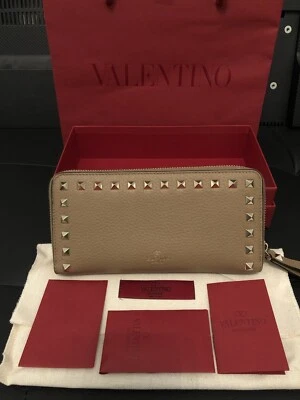 100% Authentic Valentino Garavani Rockstud Leather Clutch In Nude Beige - Image 1 of 4