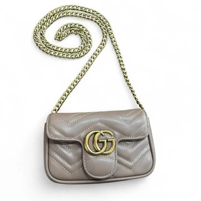 Mini bolsa tiracolo Gucci autêntica Marmont com corrente dourada - Imagem 1 de 4