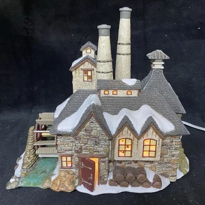 Dept 56 LONDON GIN DISTILLERY 58746 - DICKENS VILLAGE Box And Light Cord EUC - Picture 1 of 10
