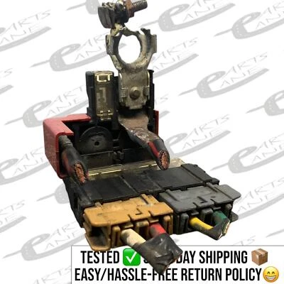 Caja de conexiones relé de fusibles terminal de batería positiva Nissan Versa 2014-2016 OEM Foto 1 de 4