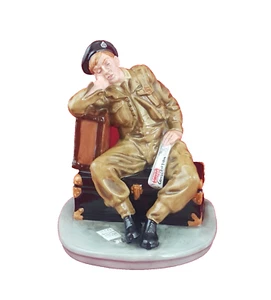 Royal Doulton Figurine HN4418 - The Railway Sleeper - 6739 RD - Picture 1 of 8