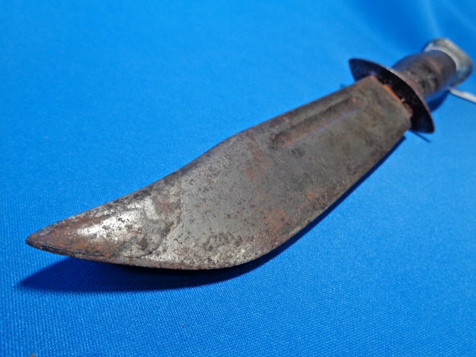 Cuchillo de Lucha Segunda Guerra Mundial | 6.5", Acero al Carbono, Protector de Aluminio y Pomo, Hecho en Teatro Foto 1 de 4