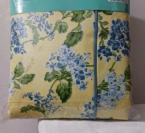 Hydrangeas Vinyl Tablecloth with Flannel Back (#EBRTR-5151) - Picture 1 of 3