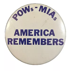 POW MIA America Remembers 3” Pin POWs MIAs Prisioneros Guerra Falta en Acción Botón - Imagen 1 de 9
