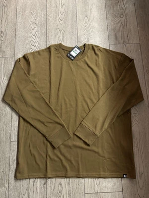 Under Armour Relaxed Heavyweight Long Sleeve Size Large - Image 1 of 4