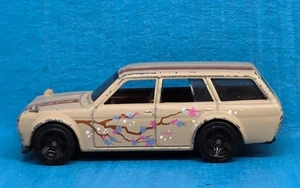 Hot Wheels 2021 HW Nightburnerz 71 1971 Datsun Bluebird 510 Wagon Beige Blossom  - Bild 1 von 6