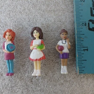 Lote de 3 Mattel - Figuras femeninas - Muñeca - Hallazgo de armario de almacenamiento - - Imagen 1 de 5