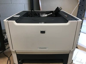 Imprimante laser monochrome de groupe de travail HP LaserJet P2015 avec toner 80 %. Nombre de pages 14 000 - Photo 1/10