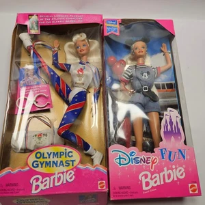 LOTTO 2 Barbie - Disney Doll Denim Outfit Topo 17058 Mattel ginnasta olimpica - Foto 1 di 16