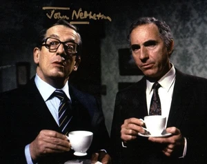 Television Autograph: JOHN NETTLETON (Yes, Prime Minister) Signed Photo - Picture 1 of 1