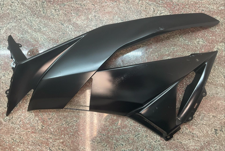 Capuz carenagem lateral esquerda Kawasaki Ninja ZX-6R 2009-2012 fabricante de equipamento original 55028-0252 - Imagem 1 de 4