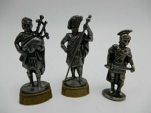 Lote de tres estatuas de soldado medieval de peltre en miniatura de 1 3/4 pulgadas - Imagen 1 de 7