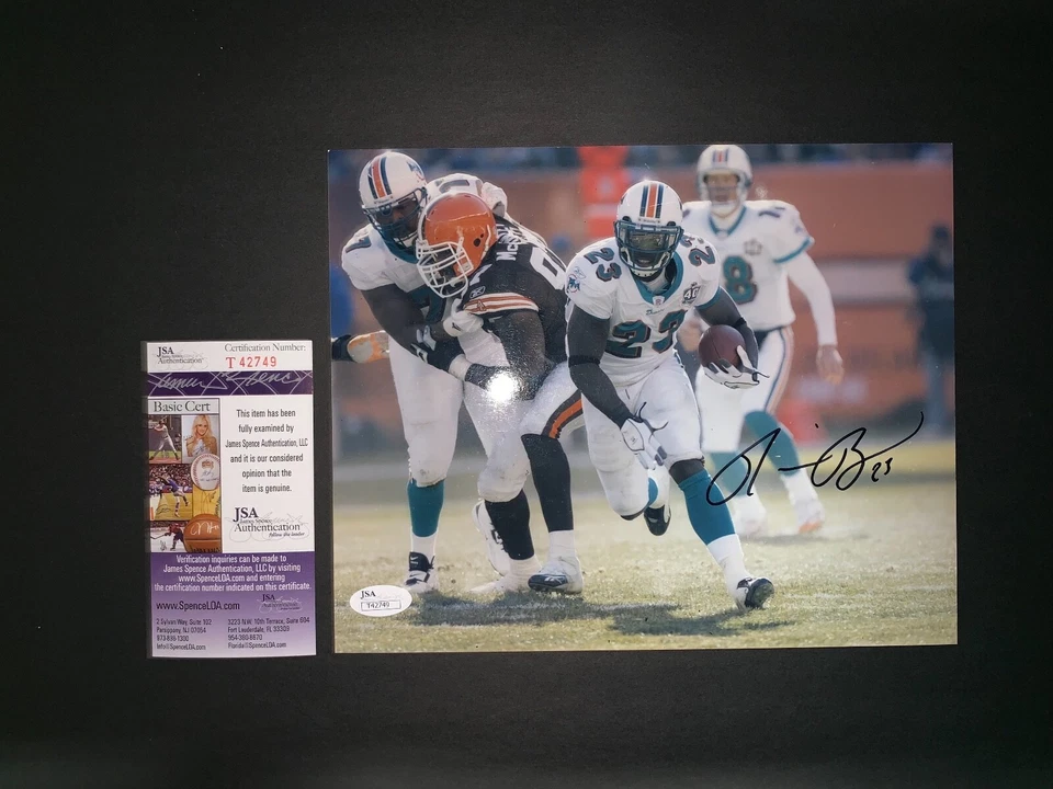 ФОТОГРАФИЯ РОННИ КОРИЧНЕВОГО МАЙАМИ ДЕЛЬФИНЫ С АВТОГРАФОМ 8X10 С СЕРТИФИКАТОМ ПОДЛИННОСТИ JSA T42749 - Изображение 1 из 1