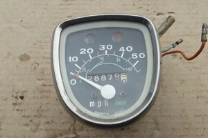 HONDA C50 C70 C90 SPEEDOMETER WITH FIXING CLIP 28878 RECORDED MILES REF30 - Picture 1 of 4