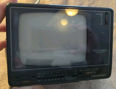 TV portátil Memorex 16-121 Portavision vintage preto e branco com cabo AC funciona - Imagem 1 de 4
