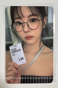 Tarjeta fotográfica oficial ITZY Lia 2025 Season Greetings Best Friends Forever JYPSHOP - Imagen 1 de 2