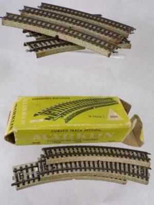 Box 10 Marklin 5100 curved three rail metal track                             V8 - Image 1 of 4