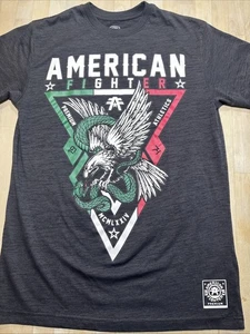American Fighter T-Shirt kurzärmliges mehrfarbiges Sportshirt Größe Medium gebraucht, in einwandfreiem Zustand - Bild 1 von 8