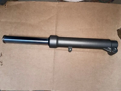 Pierna delantera derecha Keeway MATRIX 125 43300J4GT000 GRIS/NEGRO (CAJA 32) Foto 1 de 4