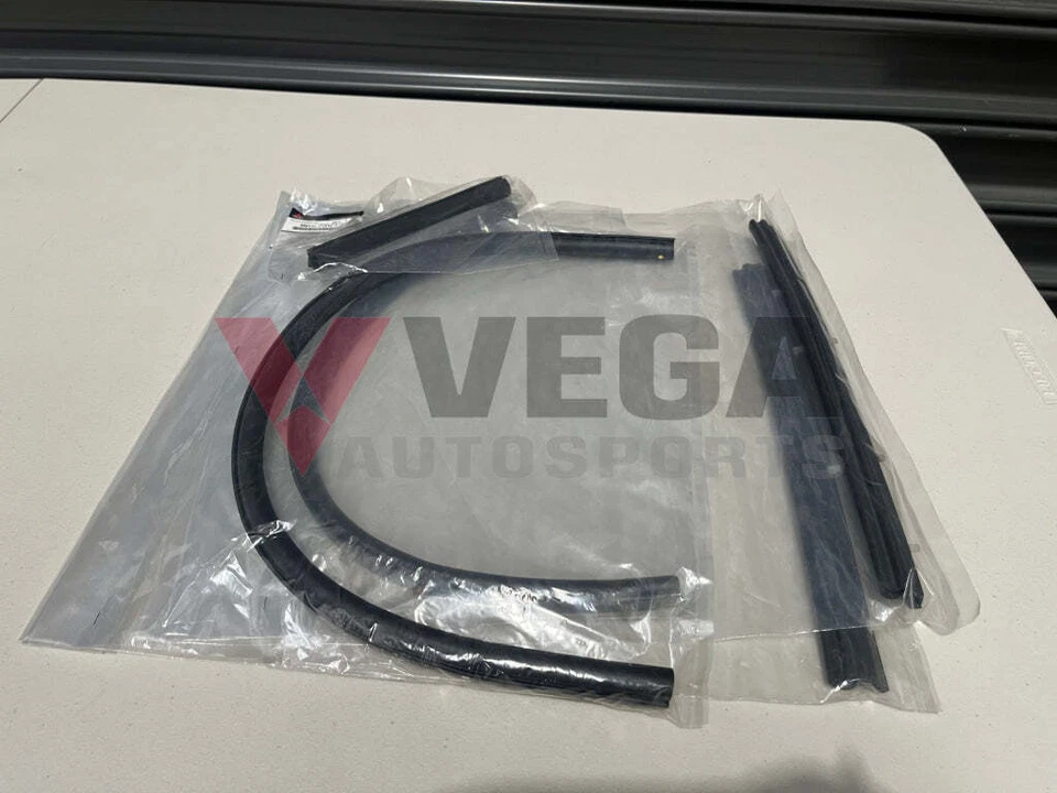 Under Bonnet Rubber Seal Set (5-piece) to suit Mitsubishi Lancer Evolution 8 / 9 - image 1 of 1