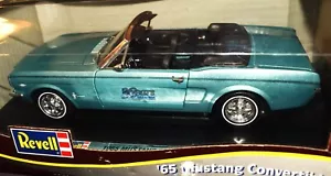 Revell Mustang 1965 1/18 verde azulado convertible 30 años. 1964-1994, COD excelente estado. - Imagen 1 de 13