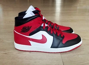 NEU - Nike Air Jordan 1 Mid - Größe 44,5 - Schwarz/Rot/Weiß Damen/Herren Sneaker - Bild 1 von 7
