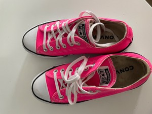 red heeled converse