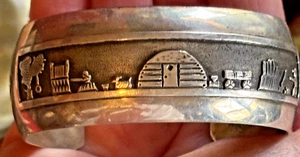 Old Pawn Navajo Geschichtenerzähler Sterlingsilber Repousse groß signiert 7 3/4" Manschette Vintage - Bild 1 von 13