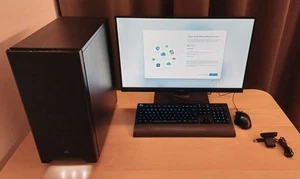 Gaming PC Set - 5600x - 1 TB SSD - 6600 8GB - 27" Monitor+Maus+Keyb+Kamera - Bild 1 von 3