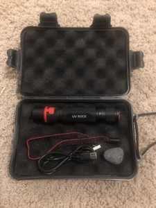 UV Ultra Violet Filtered 365nm Flashlight Rechargeable w/case & Yooperlite Rock - Picture 1 of 6