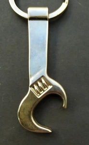 LLAVERO VINTAGE LLAVE INGLESA HERRAMIENTA DE ADORNO - NO FUNCIONAL - Picture 1 of 3