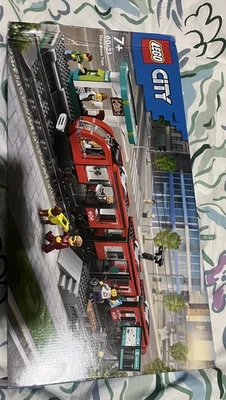 LEGO CITY Downtown Streetcar and Station 60423 - Image 1 of 4