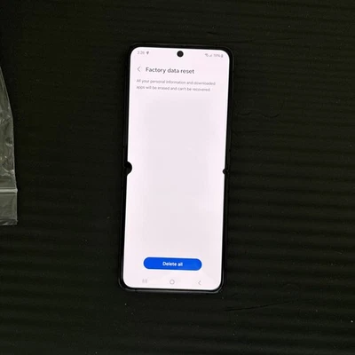 Samsung Galaxy Z Flip 4 5G F721U 256GB Graphite (T-Mobile/Unlocked) READ - Image 1 of 3