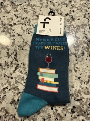 NUEVO CON ETIQUETAS, Calcetines informales para mujer Foot Traffic 'Mi club de lectura lee entre los vinos' Foto 1 de 2