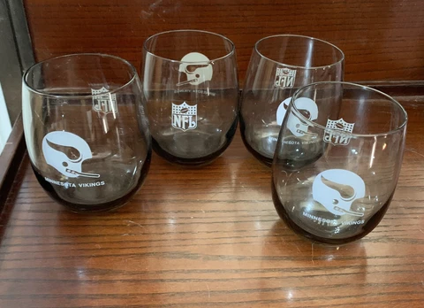 Lot Of 4 VINTAGE 70s Minnesota VIKINGS 4.5” Etched Smoke Tumblers Drinking Glass Cover